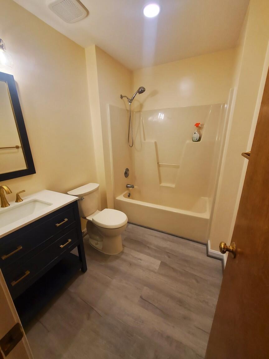 Bradie's Custom Construction project 164