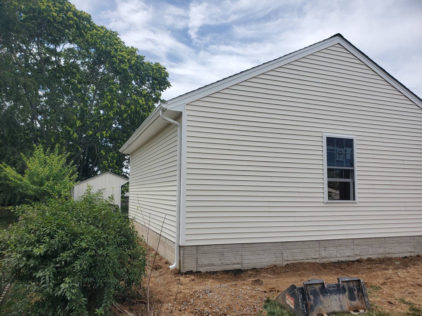 Detached garage rear corner with window - Bradie's Custom Construction, Fredericksburg VA